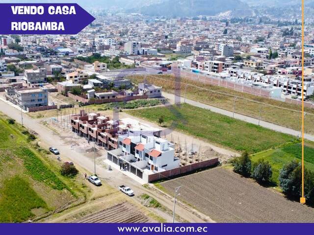 #AVLC350 - Casa para Venta en Riobamba - H - 2