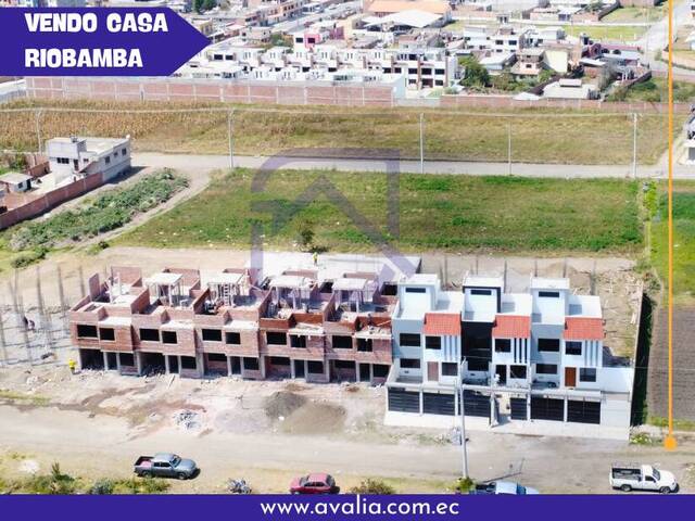 #AVLC350 - Casa para Venta en Riobamba - H